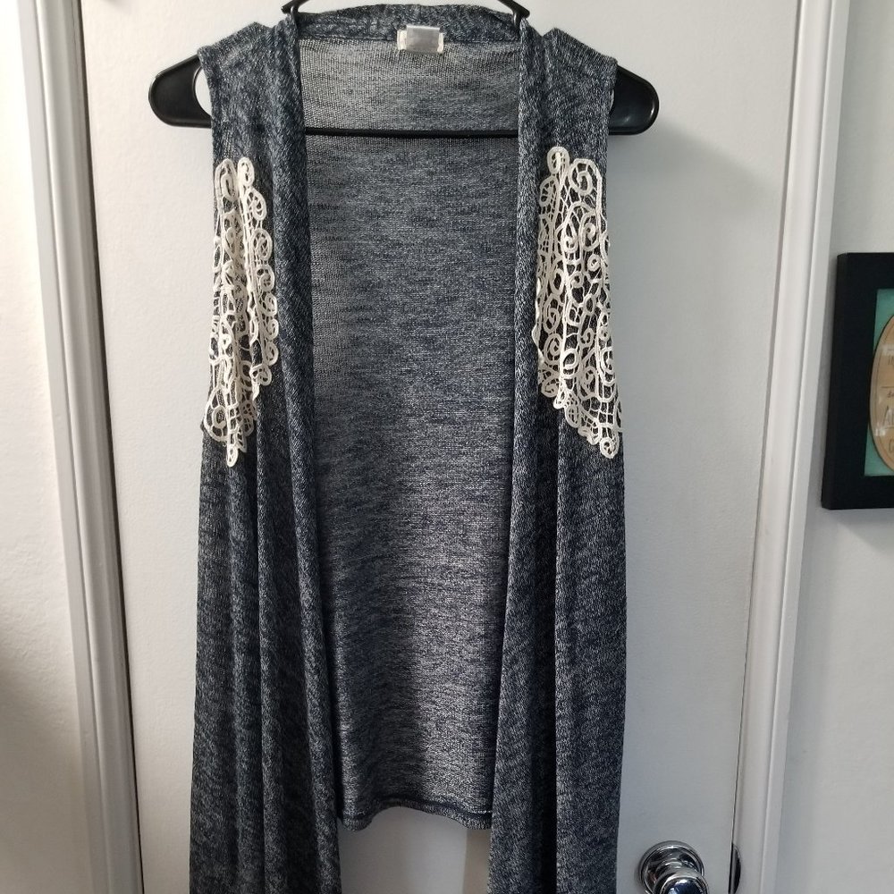 Knit Vest with lace applique sleeveless